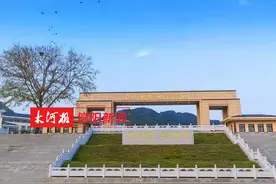 信阳一高校学生称遭校方强制实习？校方：属正常的教学安排图片