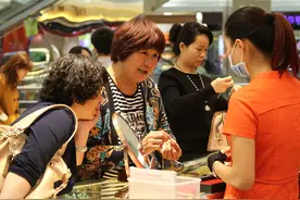 什么是“油腻大妈”？应该是这样的图片