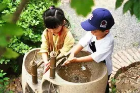 喜欢“出去浪”和“宅在家”的孩子，10年后，两者差距一目了然图片