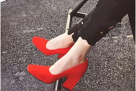 4厘米左右的粗跟单鞋，穿着舒服不累脚，还增高图片