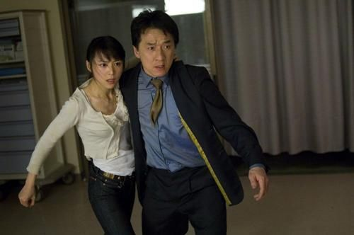曾有人问成龙身价多少？他笑而不语：“一定没马云多，但也不少”