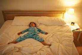 宝宝睡觉有讲究，头朝这个“方向”才会睡得香，大脑更聪明图片