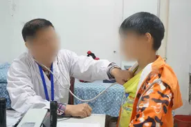 孩子每顿都吃一大碗，一月后反而消瘦不少，医生：别喂“糊弄饭”图片