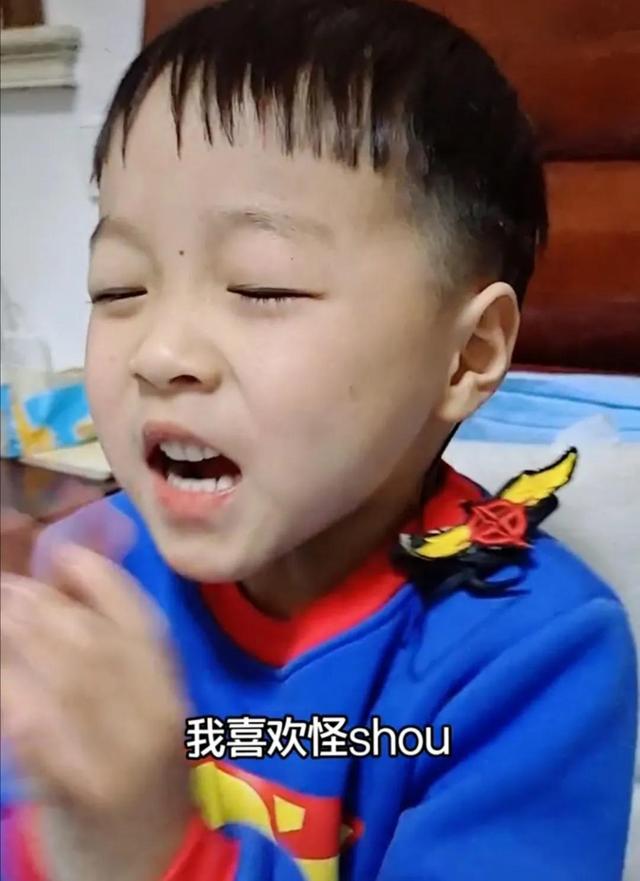 “奥特曼被绿头怪揍”刷爆全网，网友：人类幼崽的反应亮了！笑喷