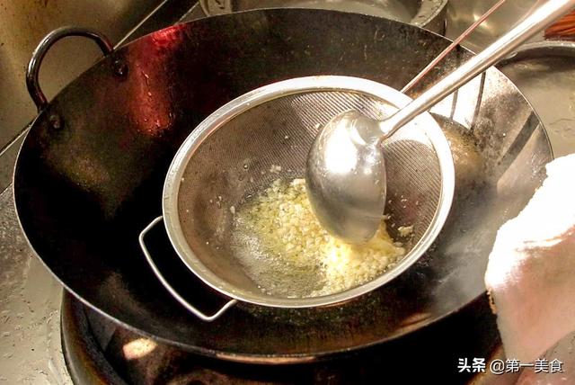 蒜蓉粉丝蒸娃娃菜这样做，口感鲜甜脆嫩，蒜香扑鼻，越吃越香