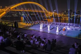 夜游上海新去处，这里有精彩的表演，也有让人沉醉的城市夜景图片