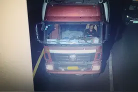 T变为1 大货车车牌“移花接木”逃不过交警火眼金睛图片