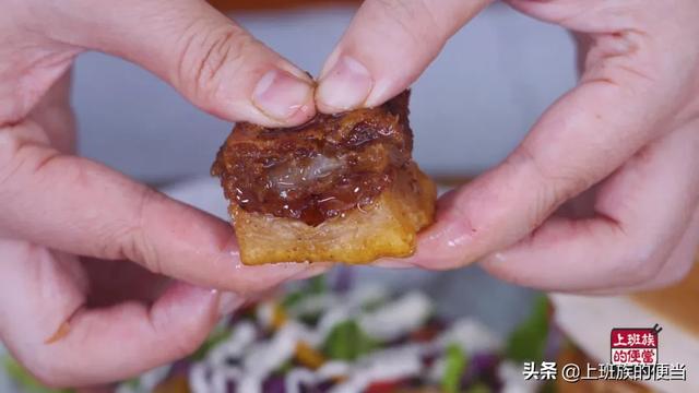 外面卖38元一斤的脆皮烤肉,教你自己在家做,学会都能开店了