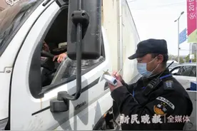 守沪者｜集“五大员”于一身的小区“80后”保安队长图片