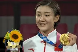 陈梦夺冠，表哥黄晓明太激动！冠军家中内景罕曝光，奖牌挤满客厅图片