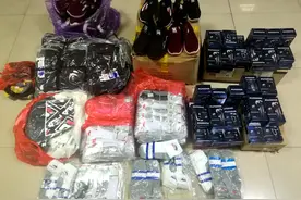 南充西门市场内查获近400件“高仿货”图片