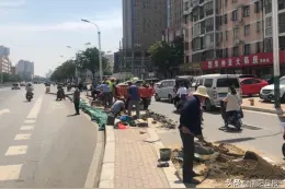 报道引起重视，长江路公交站台开始加宽图片