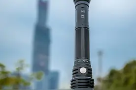 划时代的口袋探照灯：Fenix TK30白激光手电上手简评图片