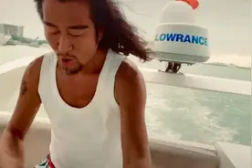 57岁孙兴变狂野男孩？豪华游艇上专业打碟自嗨，被赞越活越年轻图片