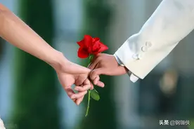 不能错过的粤语版《错位时空》也很好听哦图片