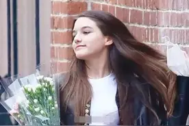 还记得阿汤哥那惊艳四座的女儿苏瑞吗？已15岁了图片