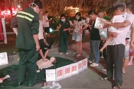 医护摆摊是一种什么体验？丨涵医摆摊记图片