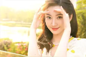 拍照的时候，手要怎么放，试试10种拍照方法，拍照不尴尬，很好看图片