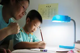 “遇到困难时不要喊妈”，宝妈为孩子定家规，完美条例获网友怒赞图片