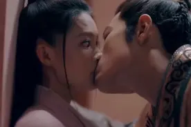 肖战强吻戏有苏感，因用力太猛李沁被压出猪鼻子，画风搞笑图片