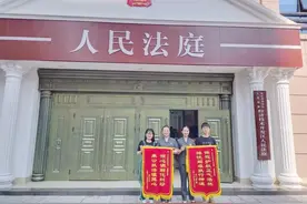 感受公平正义 | 法官倾力化解矛盾纠纷 原告被告双双送来锦旗图片