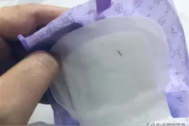 现实版“绵里藏针”？消费者指七度空间卫生巾藏有针头图片