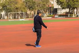 老年人一天应该走多少步？六千步好，还是一万步好？多了解下图片