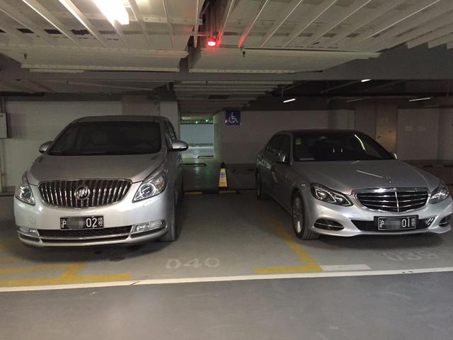 领事馆的车，从1号到5号，最贵的100万，便宜的20万