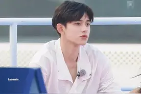 回国就能让内娱变天的天降紫薇星，还没红就塌得一干二净了？图片