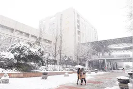 1月偷7次，江苏大学四名黑人留学生，为何只罚款不坐牢？图片