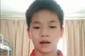 全红婵的体力让人羡慕，在室内也能做运动，服装简单还挺时髦图片