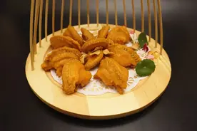 美食精选：反骨蛇、农家面鱼灌虾头酱、板栗酱烧猪甩甩、鱼骨酱图片