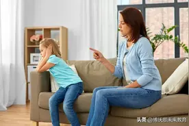 孩子胆小、内向？多半与父母这些行为有关图片