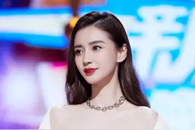 baby太瘦，叠穿两件空荡荡身材“一马平川”，168细腿瞩目图片