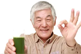 90岁老人：不麻烦子女，不去养老院，而是请保姆走完最后一程图片