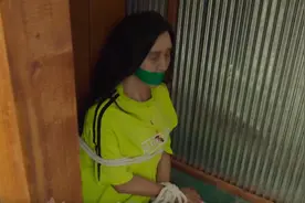 红衣女子坠楼吓坏全网，这也能扒？图片