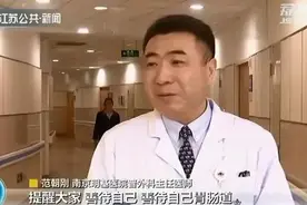 一男子喝下五斤白酒+碳酸饮料图片