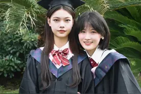 专科生凭什么穿学士服！引“高学历精英”质疑：心里没数吗？图片