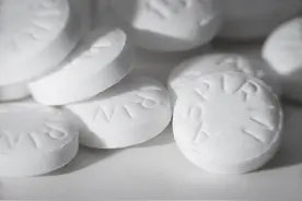 同吃阿司匹林10年，一个心梗猝死，一个安享晚年，差距在这3点图片