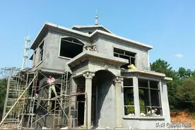 农村盖房，是先安装门窗还是先批灰？听听老师傅的说法，别搞错了图片
