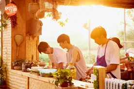任嘉伦谭松韵许魏洲做客《向往4》蘑菇屋傣家欢声笑语过新年图片