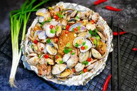 酸辣爽口的花甲粉，营养美汤与花甲结合，熟透入味，秋冬必备小吃图片