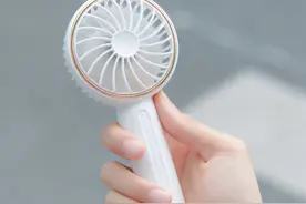 超迷你随身小风扇，出门放口袋，办公立桌面，出游挂脖子，贼方便图片