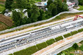 时速350公里！这条高铁开始无砟轨道施工图片