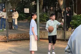 明星到南京大学拍戏，75元招学生群演，学生：打发叫花子呢？图片