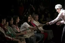 你还在家追剧？超火！上海“魔性”看剧新姿势，了解一下...图片