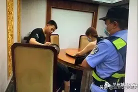 以实际行动为群众做小事解小难 城关分局盐场路派出所深夜帮助一醉酒男子回家图片