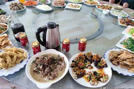 回老家请客吃饭，20个菜1000元，朋友都说便宜，大家觉得呢图片