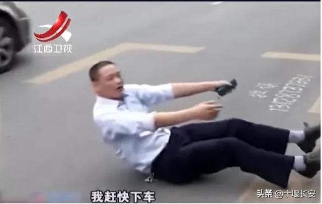 这个讹人的老太太还扬言:“病好了我要杀他”,住院老太太一句话引发全网愤怒....