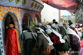 俗语“宁借屋停丧，不借屋成双”，古人的话，现在还有道理吗？图片